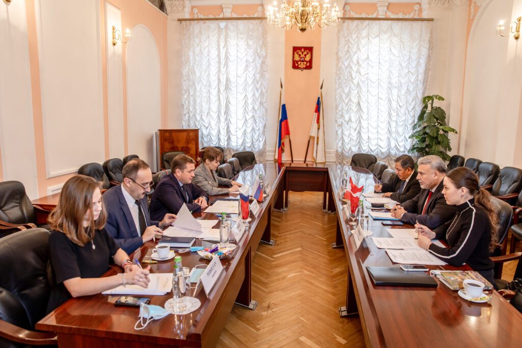 Глава Росрыболовства провел встречу с Чрезвычайным и Полномочным Послом Республики Перу в России
