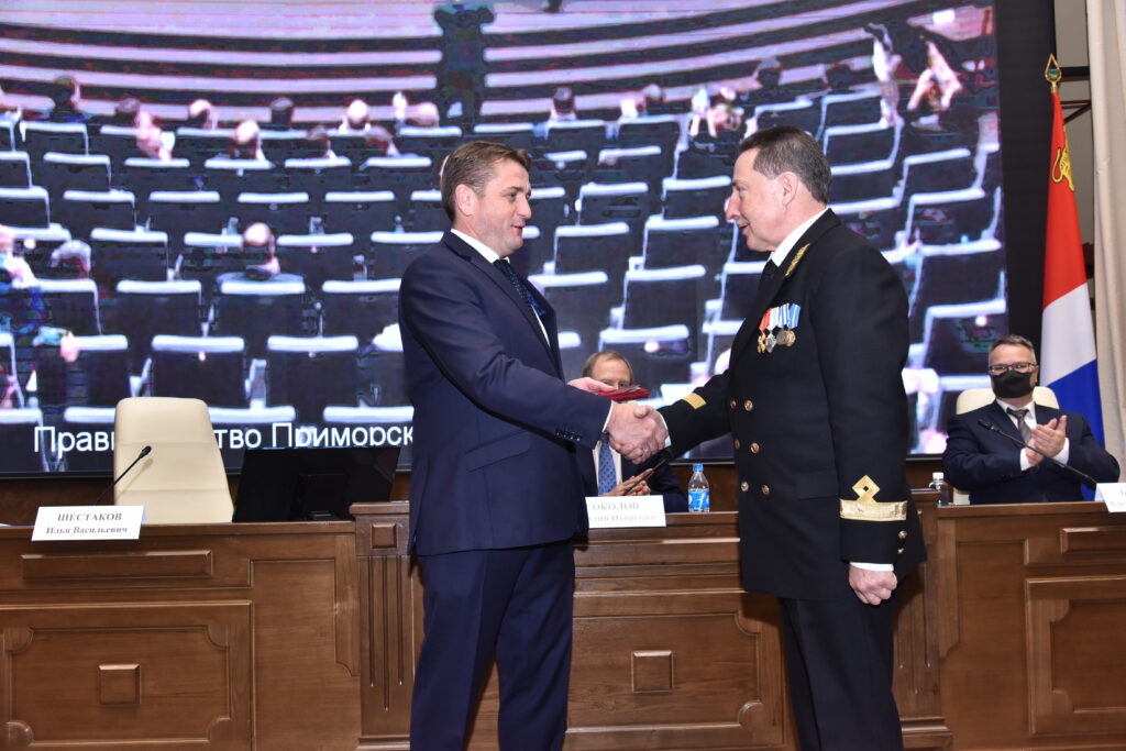 Глава Росрыболовства вручил государственные награды экипажу учебного парусного судна «Паллада»