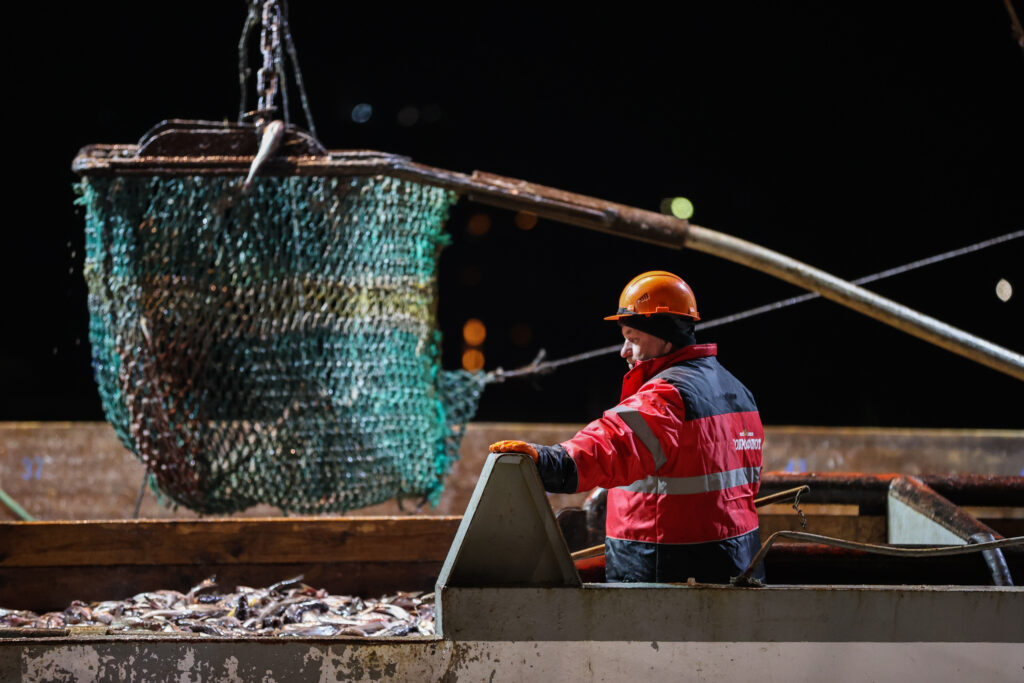 Российские рыбаки добыли более 1,7 млн тонн водных биоресурсов