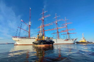 Барк «Седов» возвращается в порт Калининград