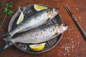 Оптовые цены на тихоокеанскую сельдь снижаются на Дальнем Востоке