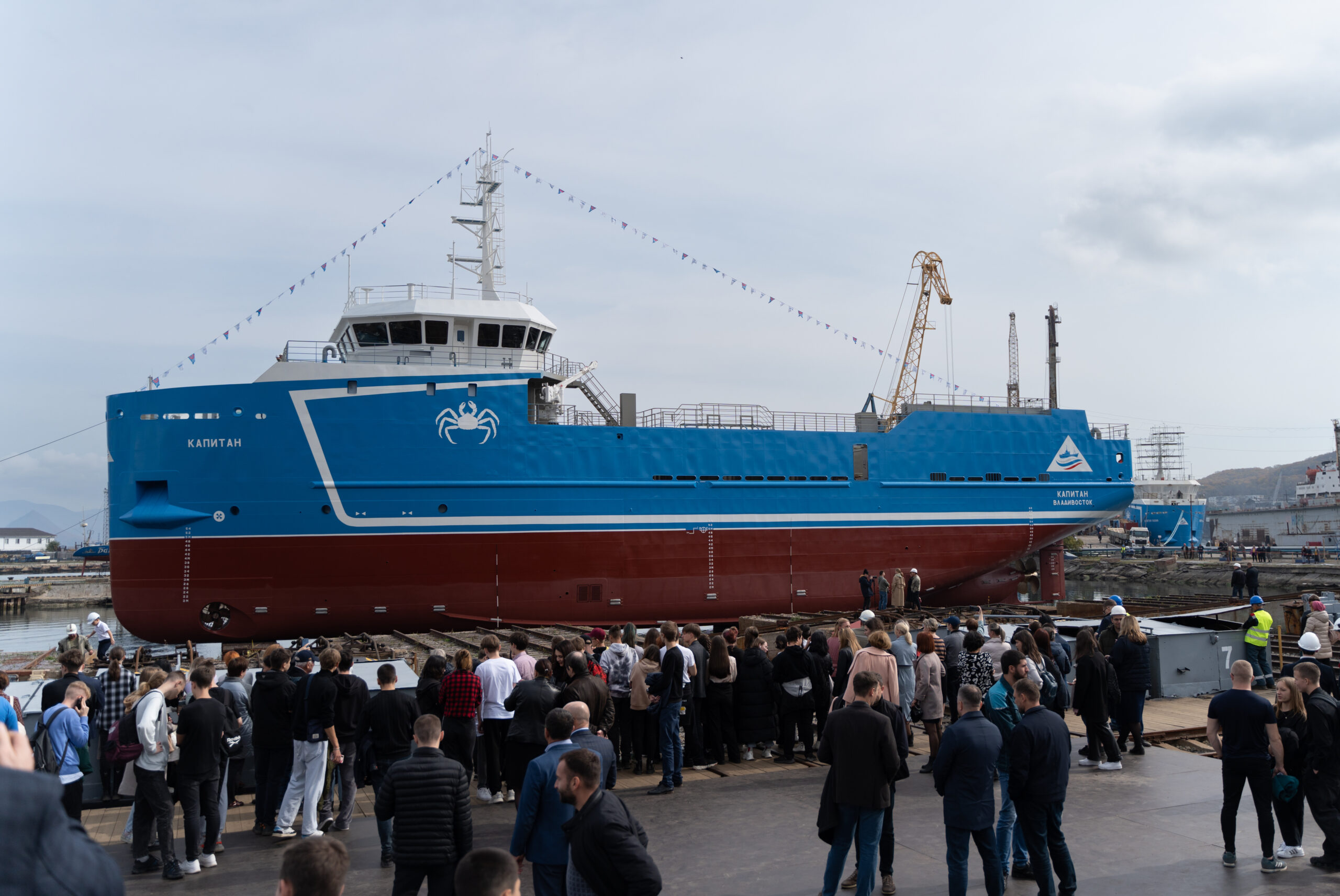 Находкинский судоремонтный завод строит краболовы для «Антея» по графику: на воду спущено уже третье судно