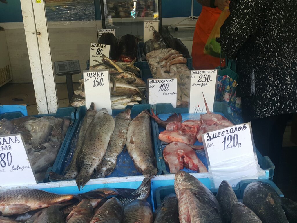 Розничные цены на ряд видов пресноводной рыбы снизились во Владивостоке