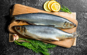 Рыбные ряды: цены на основные виды мороженые продукции снижаются