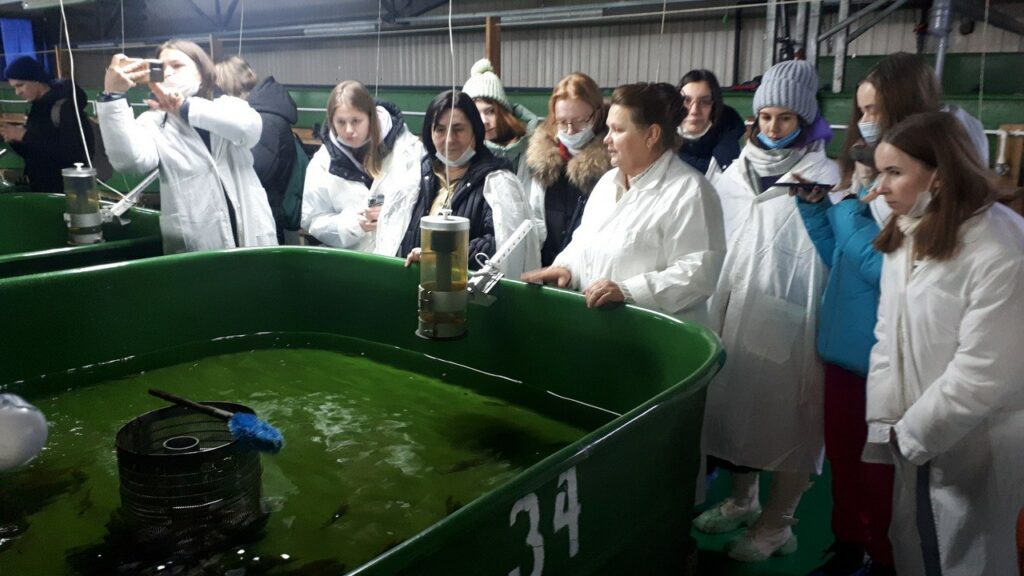 Невский рыбоводный завод посетили студенты аграрного вуза