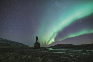 Клев под северным сиянием