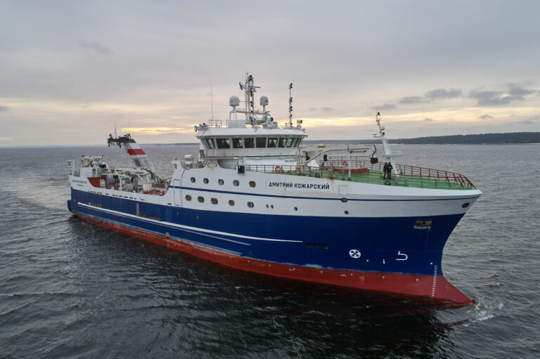 Рыбопромысловый флот России пополнился новым траулером