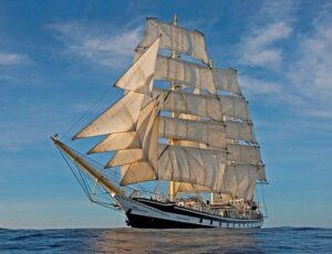 Парусник Росрыболовства «Паллада» открыл навигацию и отправился в учебный рейс длительностью 2 месяца