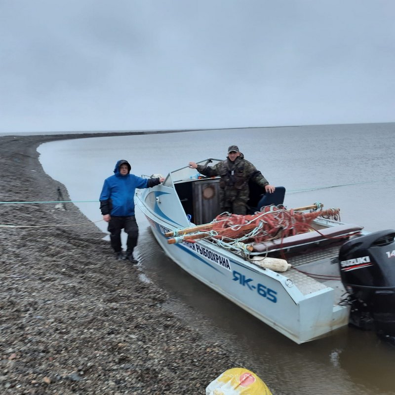 Сотрудники рыбоохраны обнаружили на берегу реки Анадырь рыболовные снасти и рыбу