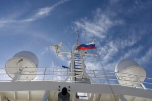 С Днём государственного флага России: за первый этап реформы отрасли церемония торжественного поднятия флага России состоялась на 18 судах