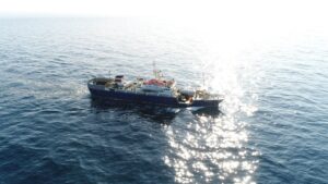 Сервисный центр ЦСМС оснастил “Гонцом” первое судно во Владивостоке