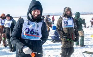Особенный фестиваль рыбалки «Сахалинский лед-2024» — команда- победитель передала призовой автомобиль в зону СВО