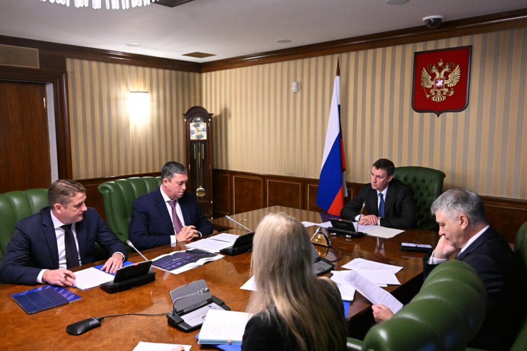 Дмитрий Патрушев обсудил вопросы поддержки строительства рыбопромыслового флота