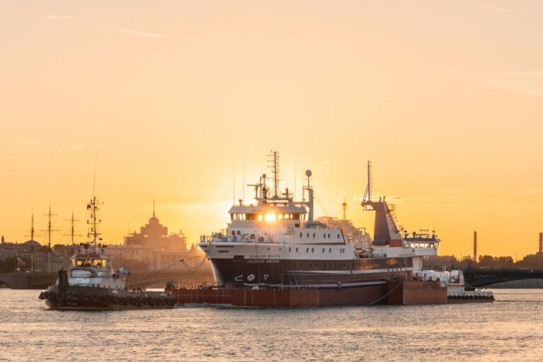 Пополняются ряды современного промыслового флота России: 70-метровый траулер «Валентин Мантуров» выходит в море