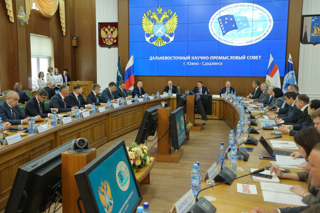 На Дальневосточном научно-промысловом совете подвели итоги охотоморской путины сезона «А» и обсудили подготовку к промыслу лососей в 2025 году