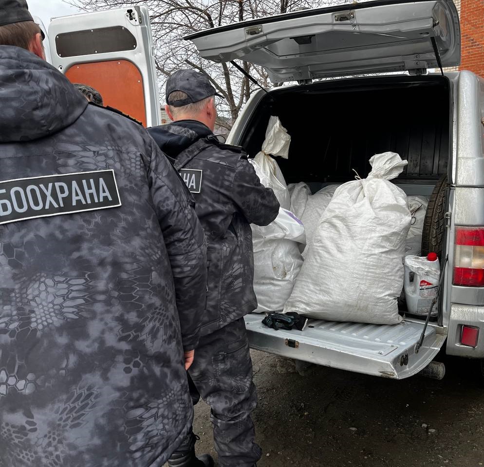Свердловский отдел рыбоохраны передал рыболовные сети в помощь фронту