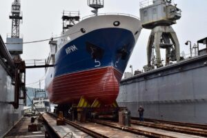 «Квоты под киль»: в Приморском крае спустили на воду краболов «Аурум»