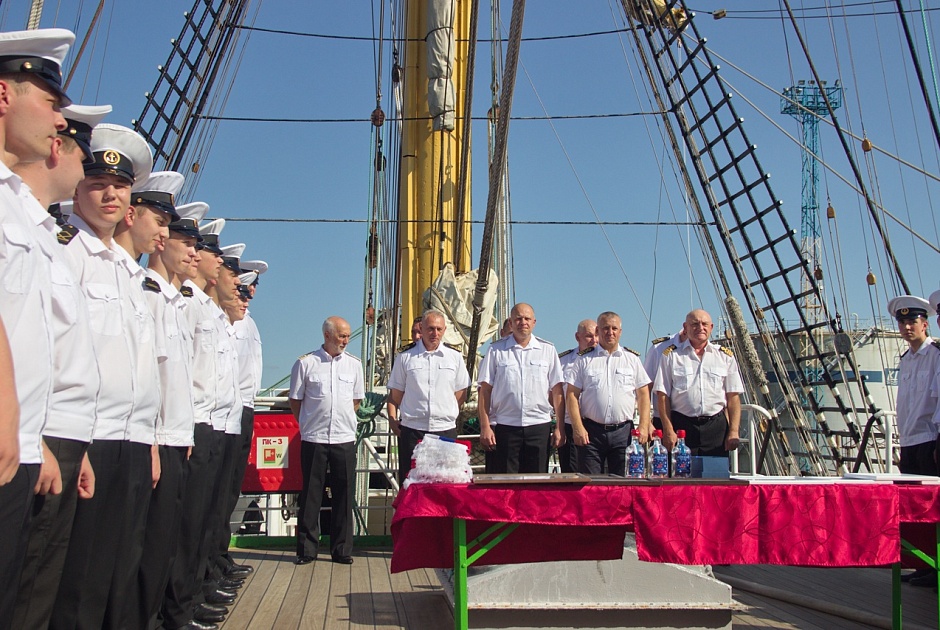 «Крузенштерн» вновь поднял добрые паруса