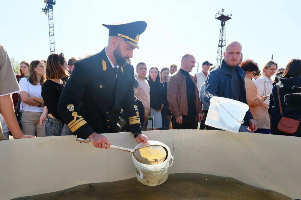 «Расти, осетр!»: в Тобольске прошла экологическая акция по восстановлению популяции ценной рыбы