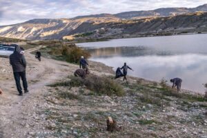 Береговая линия Чиркейского водохранилища преобразилась благодаря экологическому субботнику Северо-Кавказского территориального управления Росрыболовства