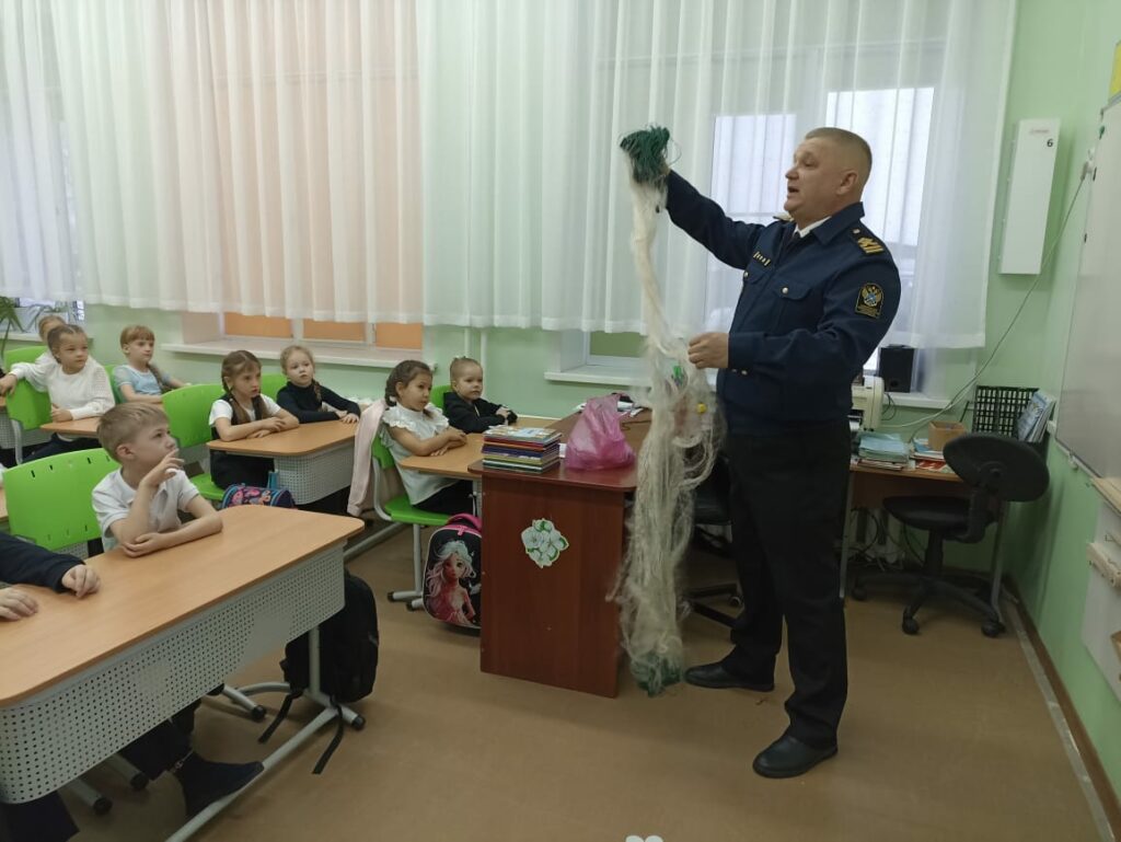 Уроки рыбоохраны и правила безопасности: Нижнеобское ТУ Росрыболовства обучает первоклассников Казанского района