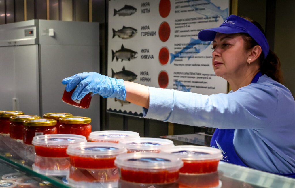Глава Росрыболовства сообщил, что красной икры на рынке РФ будет достаточно