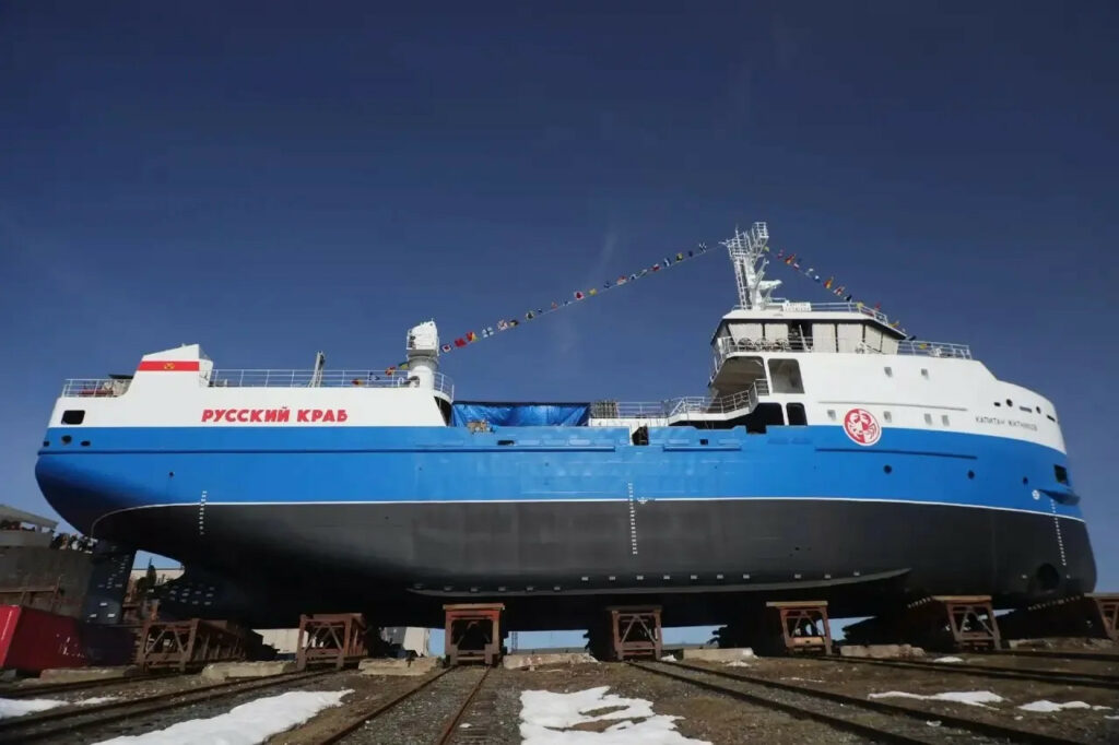 Российский рыбопромысловый флот усилит новое судно-краболов