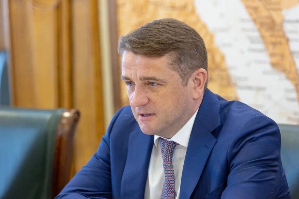 Глава Росрыболовства Илья Шестаков и губернатор Валерий Лимаренко и обсудили перспективы развития рыбной отрасли в Сахалинской области