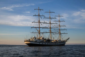 УПС «Паллада» держит курс на Далянь