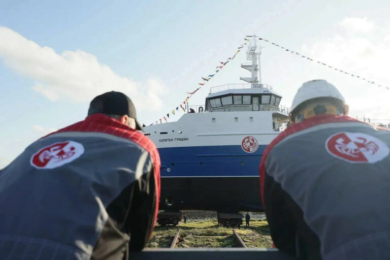 Новый краболов «Капитан Гришин» спущен на воду