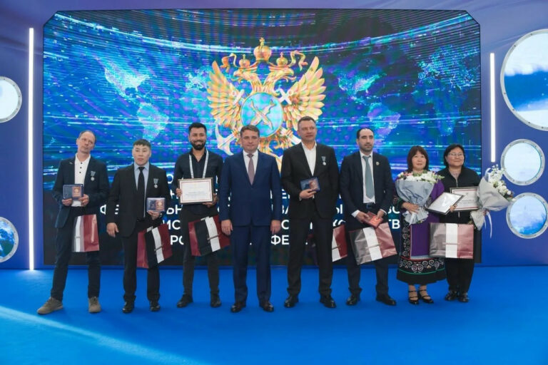 Выдающихся представителей рыбной отрасли наградили на полях Международного рыбопромышленного форума