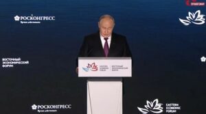 Сохранению уникальных водных экосистем России, включая в том числе озера Байкал, реки Амур, будет уделяться особое внимание, подчеркнул Президент России Владимир Путин на пленарном заседании Восточного экономического форума 2026