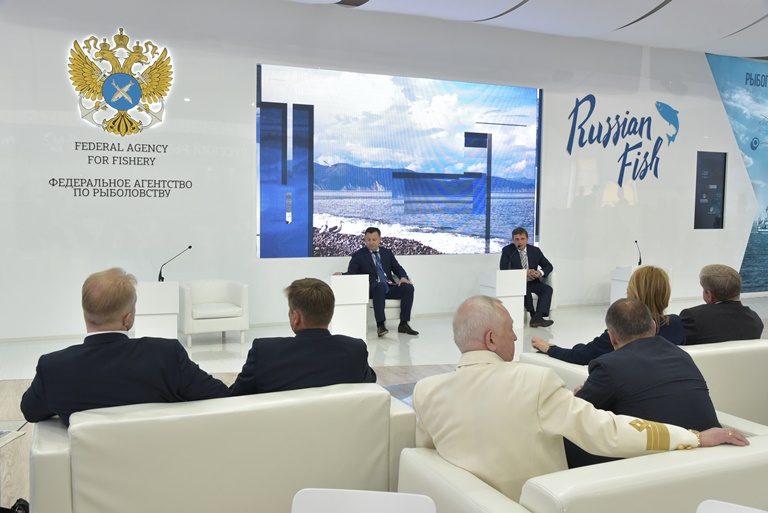 На встрече в рамках ПМЭФ-2016 Илья Шестаков и рыбопромышленники обсудили вопросы развития отрасли