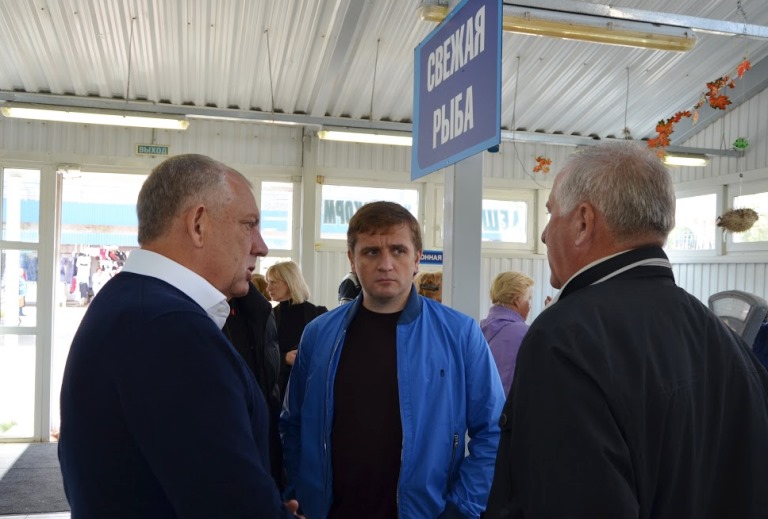 Руководитель Росрыболовства Илья Шестаков посетил сельскохозяйственную ярмарку в Великом Новгороде