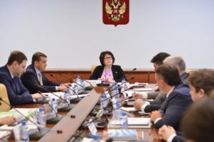 Илья Шестаков принял участие в круглом столе по вопросам промысла в открытых и удаленных районах Мирового океана в Совете Федерации (Москва, 20 апреля 2017 г.)