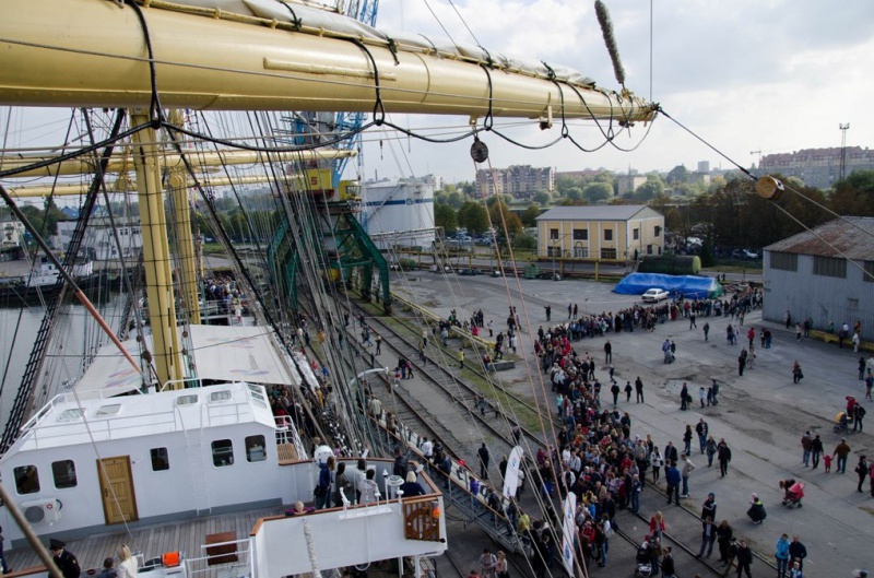 Почти 5 тыс. посетителей побывало на борту «Крузенштерна» в Калининграде