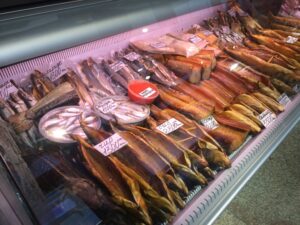 На территории аэропорта Красноярска из незаконной реализации изъято более 50 кг ценных видов рыбы