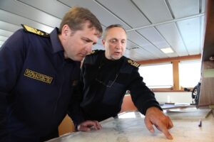 Илья Шестаков дал старт путине иваси на борту рыболовного траулера (Тихий океан, Южно-Курильская экспедиция, 5 июля 2017 г.)