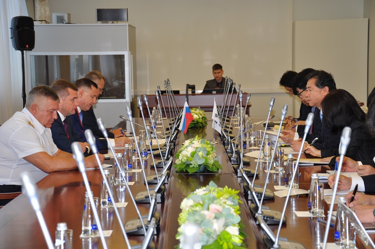 Илья Шестаков провел встречу с министром морских дел и рыболовства Республики Корея (Владивосток, ВЭФ, 6 сентября 2017 г.)