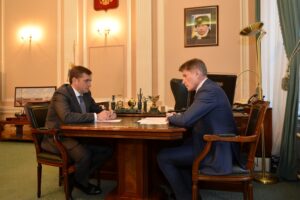 Илья Шестаков и Олег Кожемяко обсудили вопросы организации лососевой путины на Сахалине