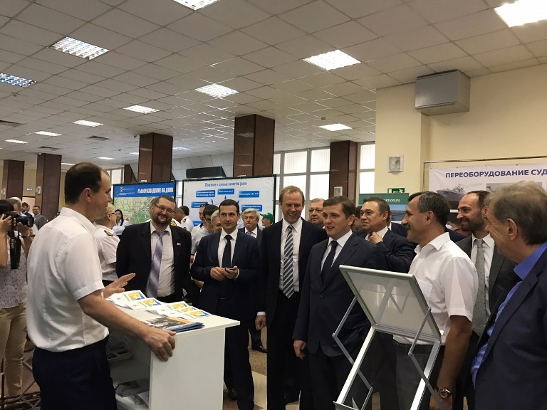 Илья Шестаков посетил выставку оборудования и технологий в рамках Всероссийского совещания по аквакультуре