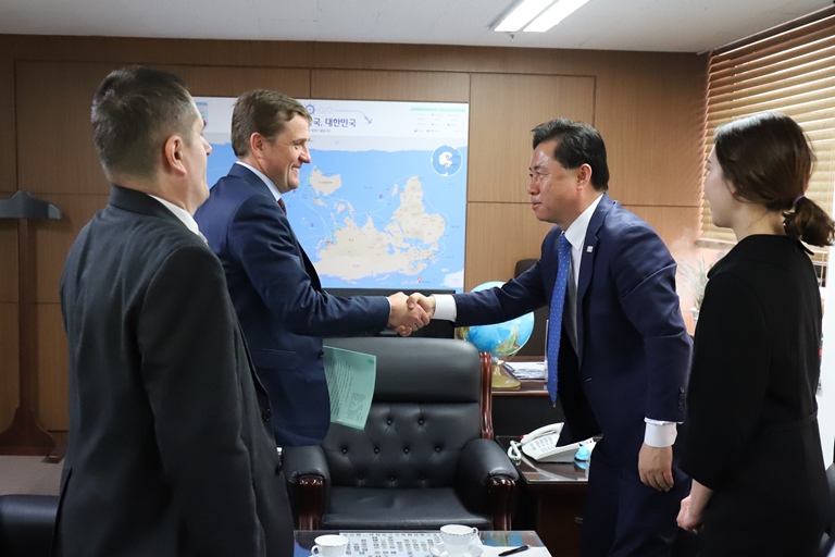 Илья Шестаков провел переговоры с Министром рыболовства Республики Корея (Сеул, 13 марта 2018 г.)
