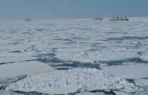 Вниманию судовладельцев: необходимо покинуть район ледовых полей в заливе Шелихова!