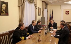 Илья Шестаков провел встречу с губернатором Алтайского края Александром Карлиным