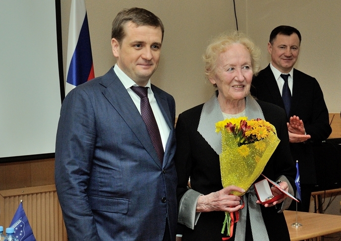 Глава Росрыболовства вручил награды сотрудникам ПИНРО в честь 95-летия института