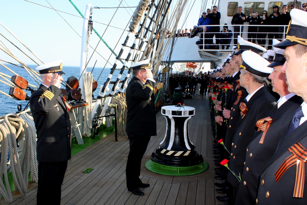 День Победы: На барке «Крузенштерн» в Северном море отметили великий всенародный праздник