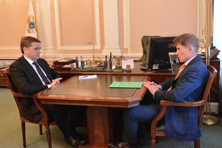 Илья Шестаков провел рабочую встречу с губернатором Сахалинской области Олегом Кожемяко (Москва, 6 июня 2016 г.)