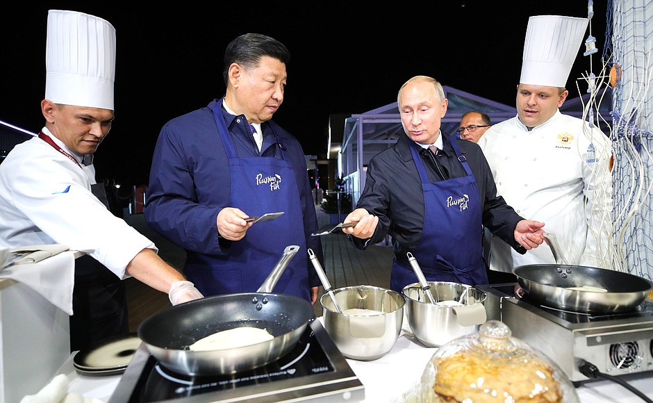 Владимир Путин посетил павильон Росрыболовства на Восточном экономическом форуме