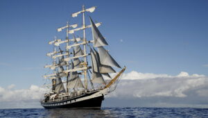 Фрегат «Паллада» отправился в завершающий рейс этого года