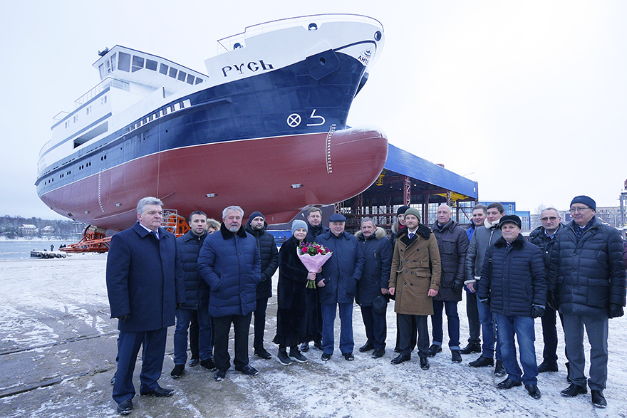 Первое построенное в России краболовное судно спустили на воду